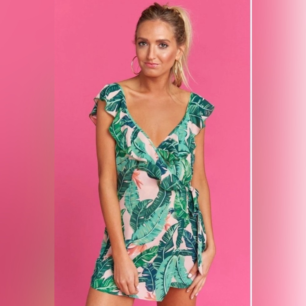 Show Me Your Mumu Barbie Raquelle
Pink Green Floral Romper Tropical SZ Large